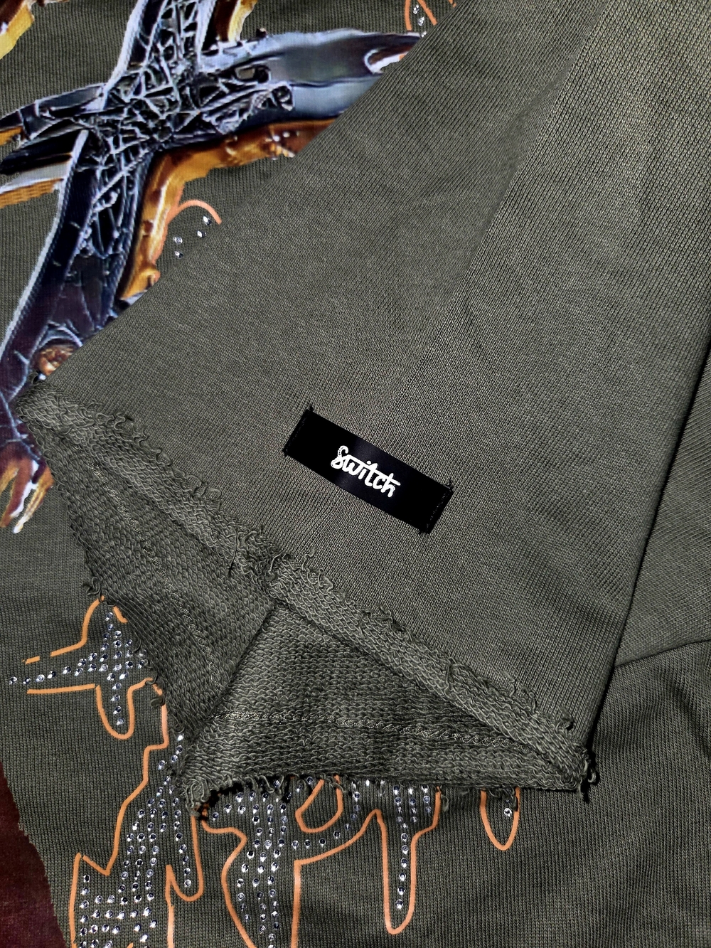 Switch Men's Olive Graphic Short Sleeve Tee with Luxe Print. Size Large. - Picture 3 of 8